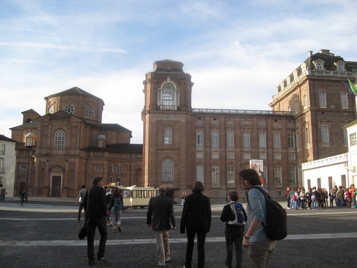 Eindruck aus der Turin-Exkursion: Die Exkursionsgruppe in Venaria Reale
